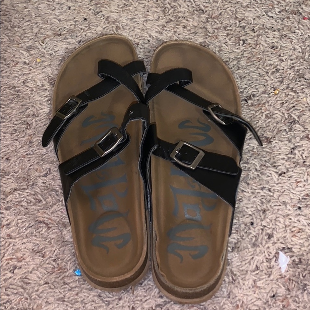 I am selling Birkenstock’s